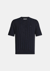 Packshot de face d'un polo Lacoste marine en maille à côtes verticales, col rond, poignets côtelés et crocodile brodé.