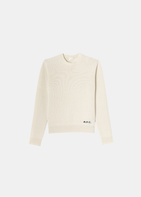 Packshot à plat du pull Edmond A.P.C. en laine blanc cassé avec logo discret brodé en bas