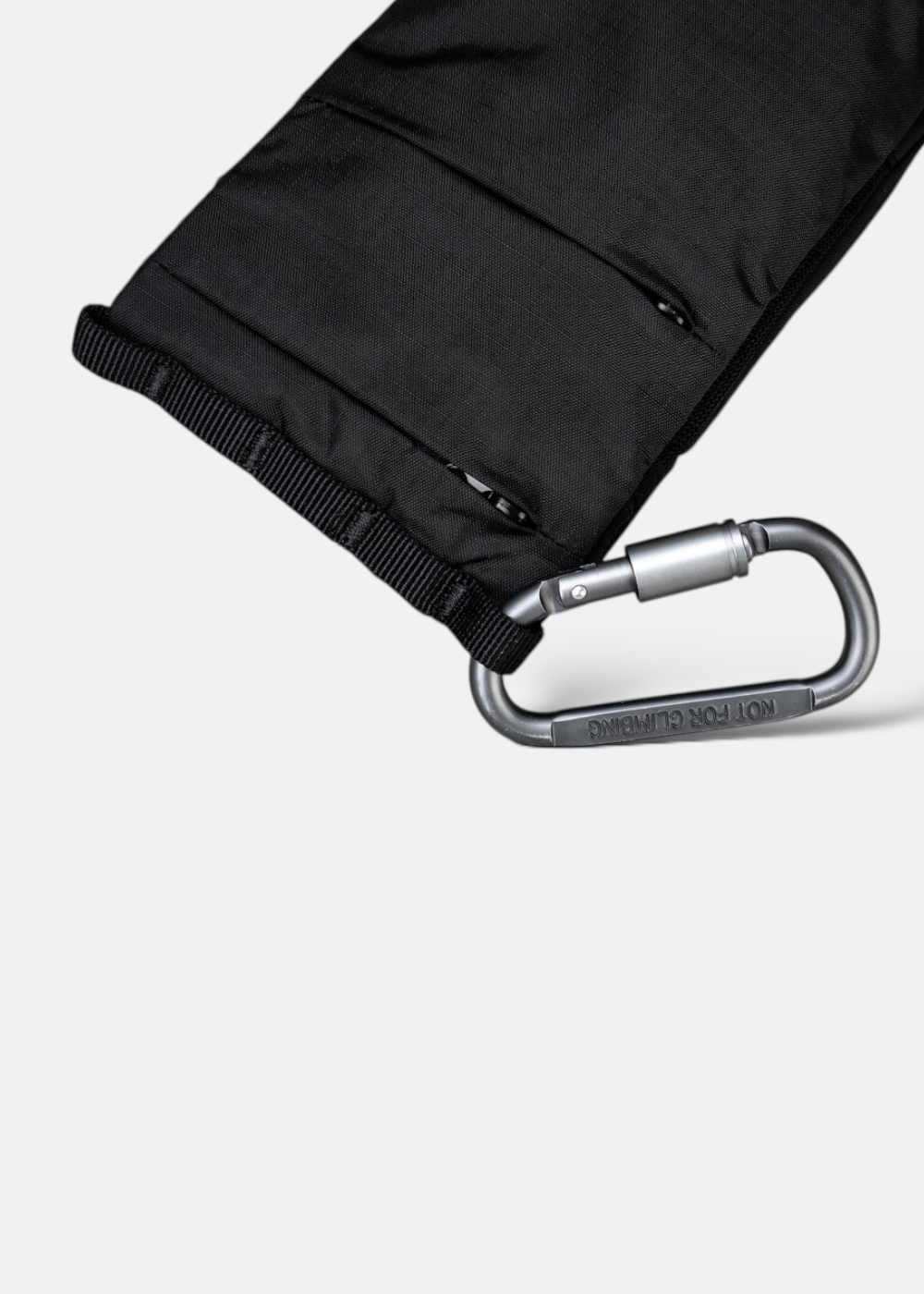 photo des détails des attaches et strap de la Sacoche Topologie phone 90 noire