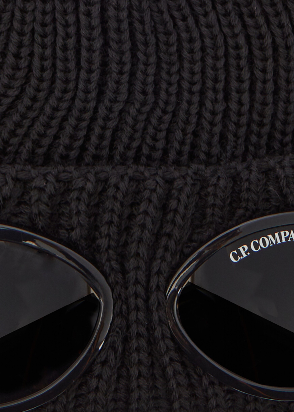 détail du bonnet cp company goggle