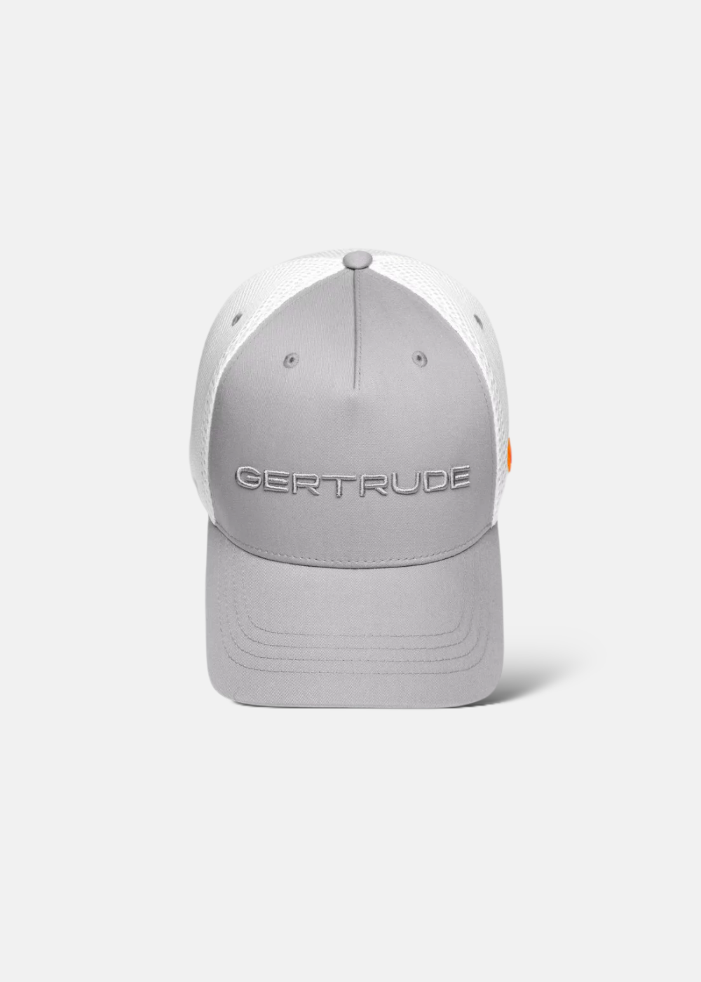 Casquette Gertrude vue de dessus sur fond blanc. Mise en avant de la broderie.