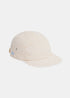vue de trois quart sur fond blanc de la Casquette Lacoste à rayures - beige