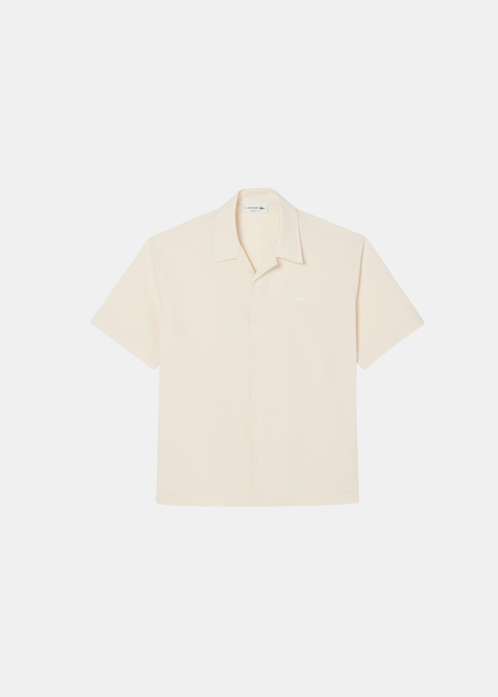 vue de face sur fond blance d ela Chemise Homme Lacoste en Seersucker Beige Coupe Boxy