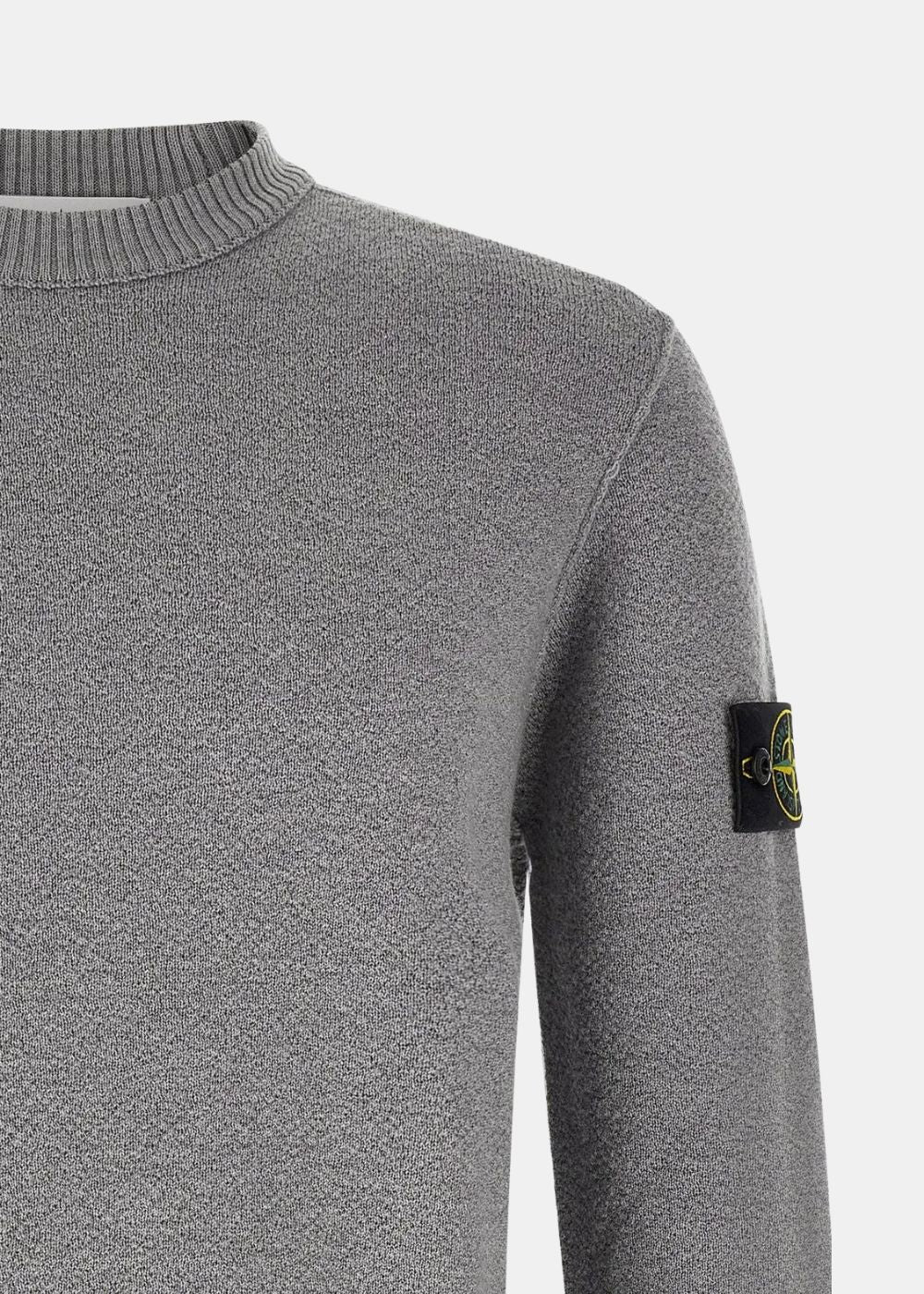 Detail du col du Pull stone island col rond pure laine RWS - gris cendré