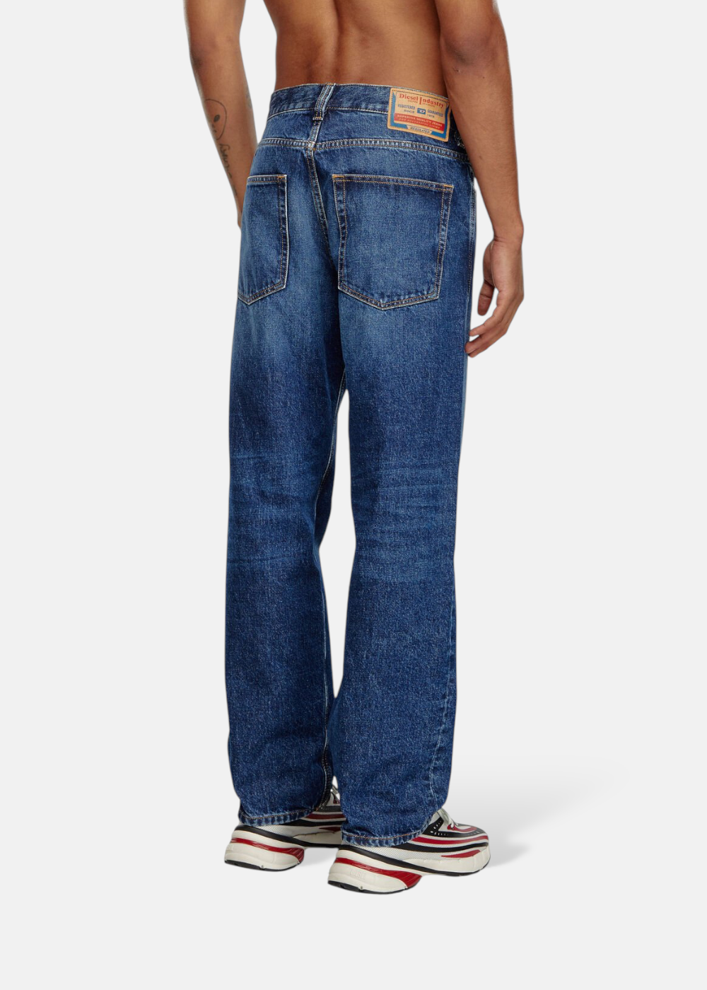 Jean Diesel Bleu foncé coupe droite vu de dos