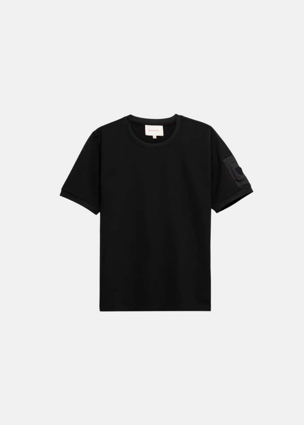 Packshot de face du t-shirt technique noir Timeo de Gertrude + Gaston avec poche sur la manche.