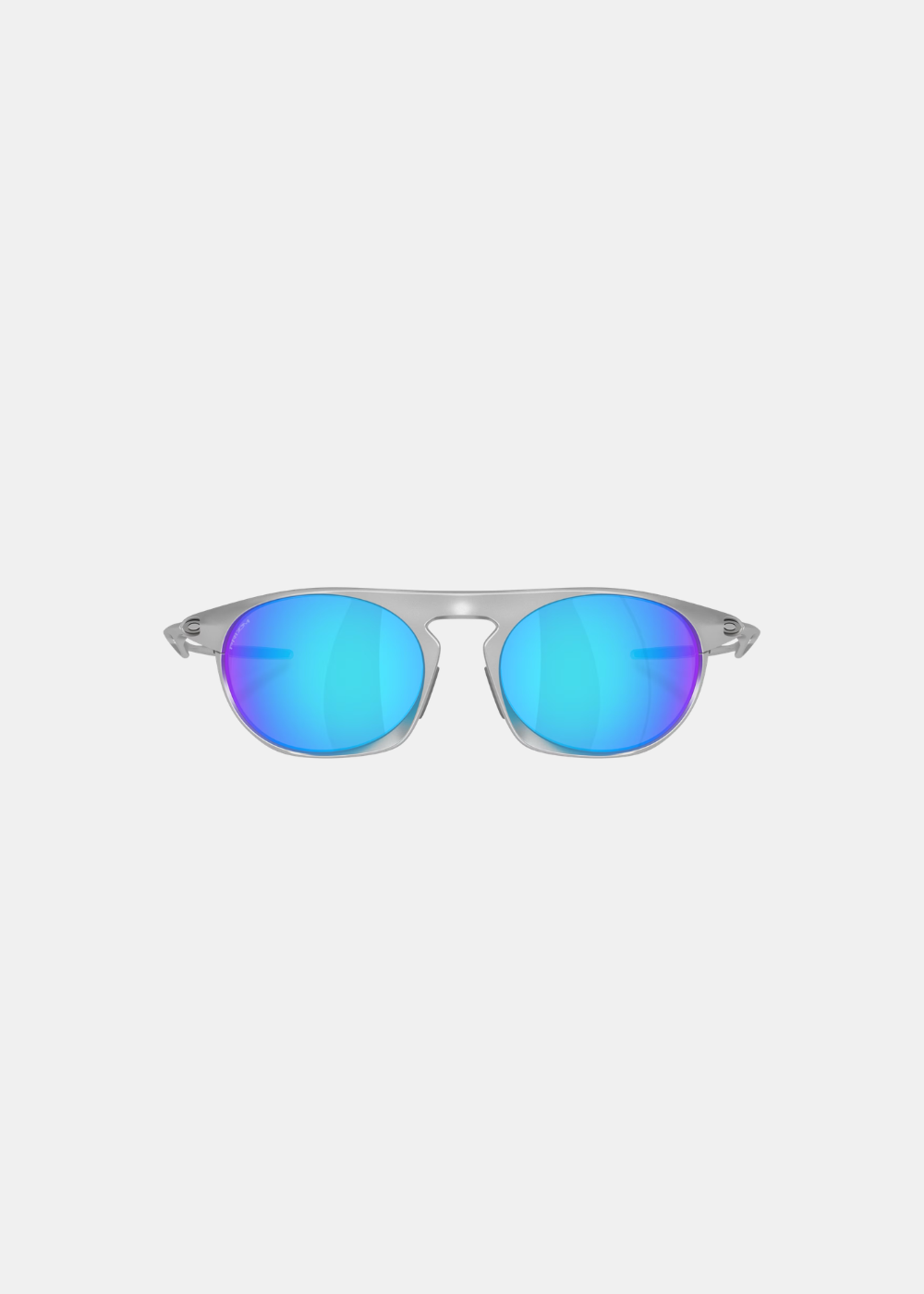 Packshot de face sur fond gris de lunettes de soleil Oakley Neo Jacket à monture argentée et verres bleus