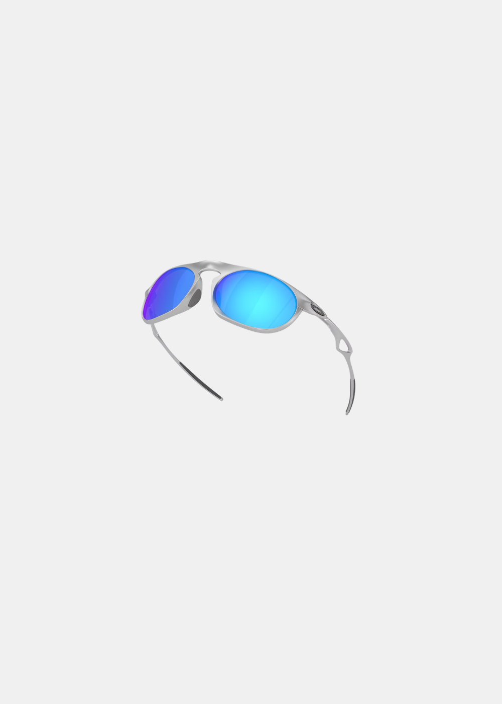 Packshot en vue plongeante de trois-quarts face de lunettes de soleil Oakley Neo Jacket argentées aux verres bleus