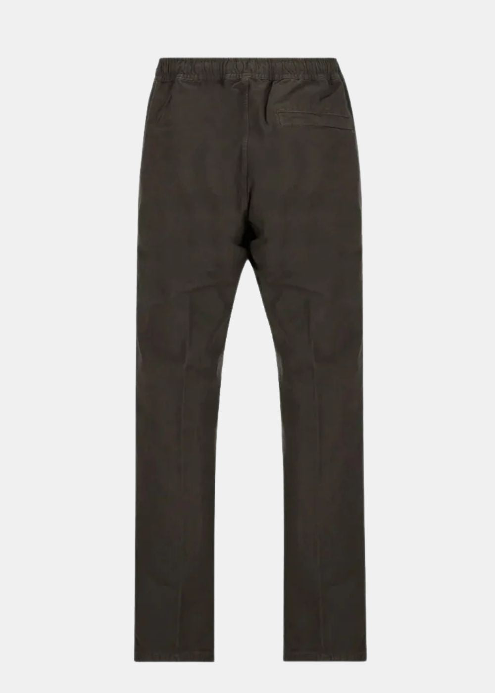 Vue studio à plat du dos du pantalon Stone Island, montrant le travail sur les coutures renforcées et la découpe ergonomique des jambes.