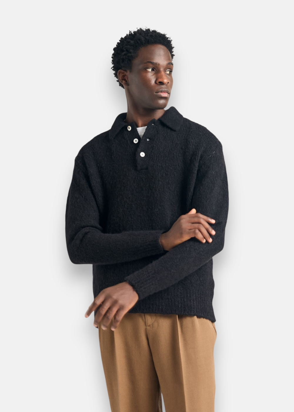Pull en laine alpaga bleu marine Norse Projects Homme porté par un mannequin de face. 