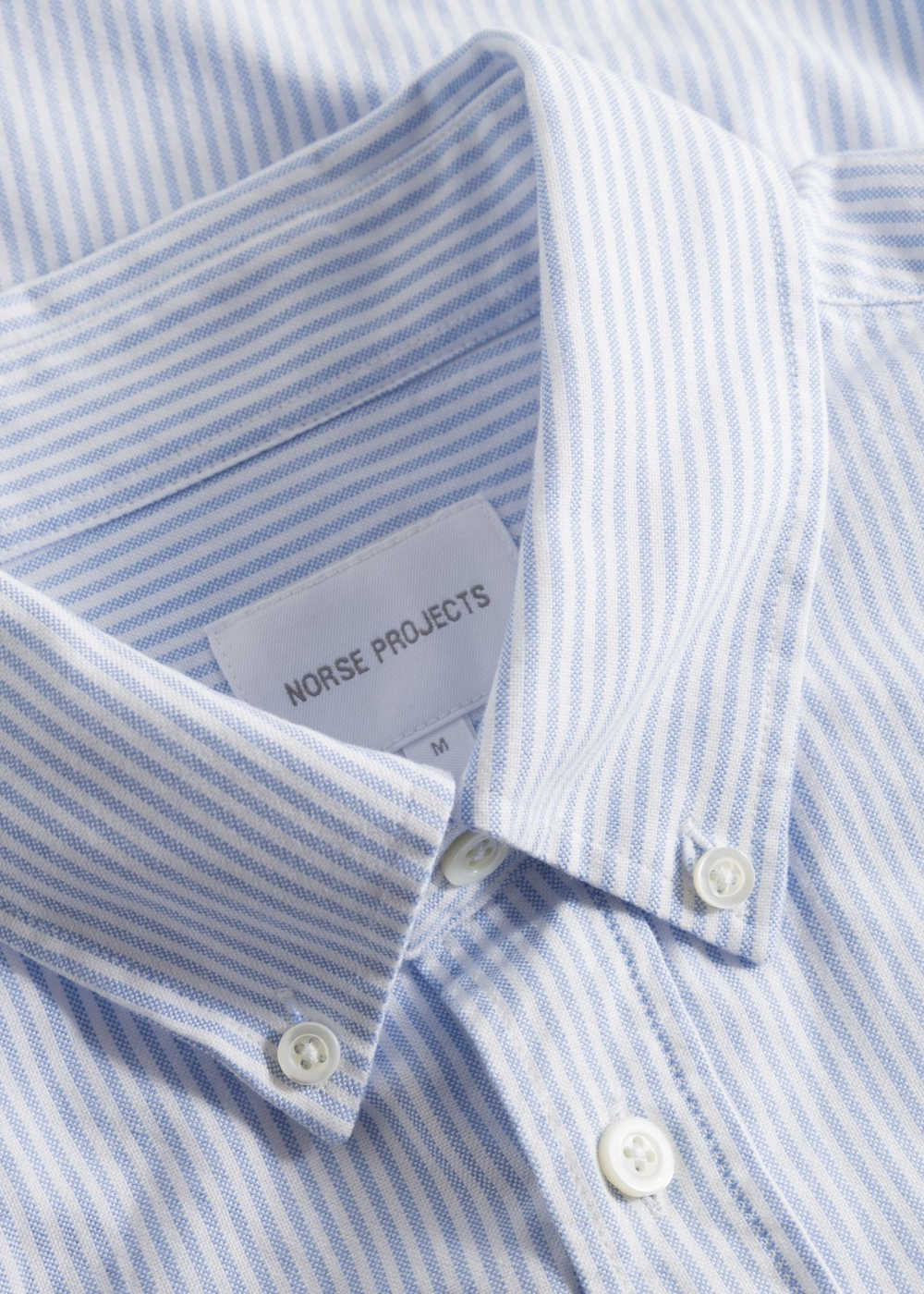 gros plan col boutonné oxford norse
