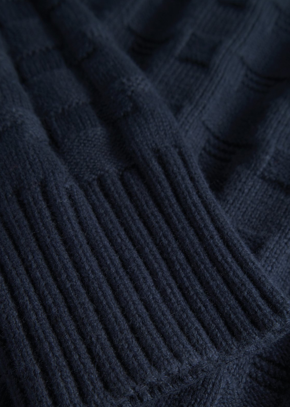 détail maille tressée pull norse