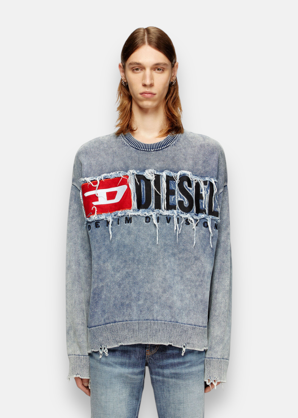 vue de face sur un mannequin du Pull diesel effet denim déstructuré