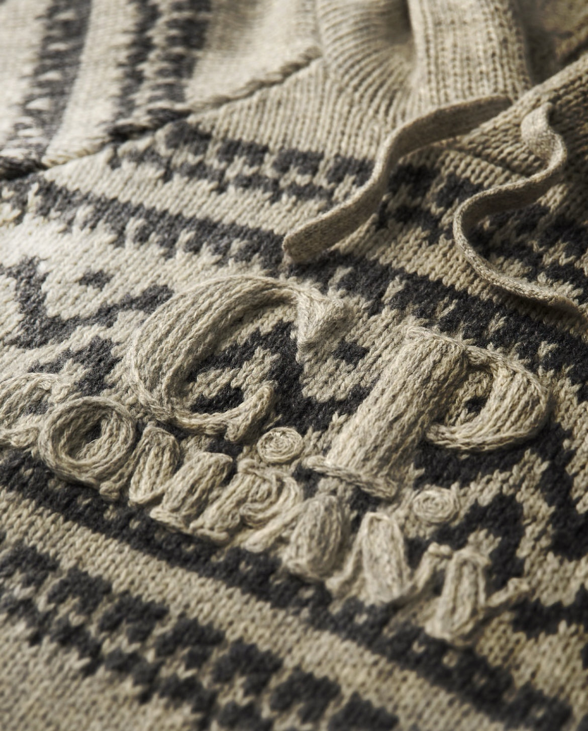 Détail des matière du pull en laine cp company
