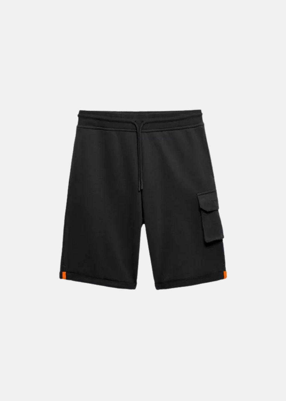 vue de face sur fond blanc du Short Gertrude cargo Ivar - noir