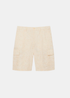 vue de face sur fond blanc du Short cargo Lacoste beige imprimé