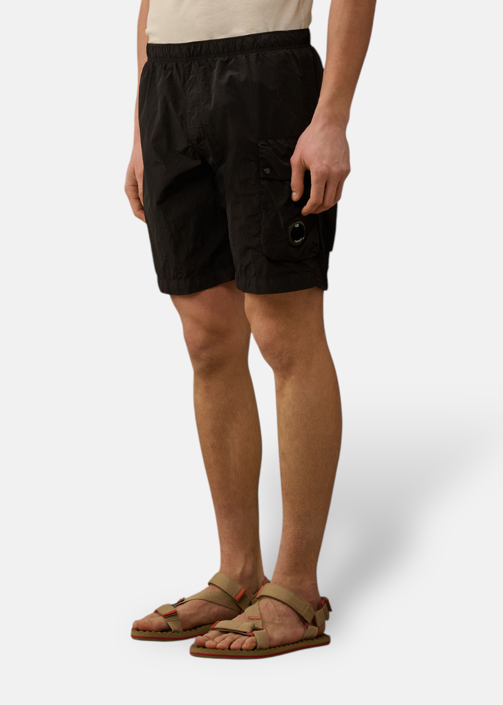 Short de bain cargo C.P. Company en Flatt Nylon  vue sur un mannequin de face