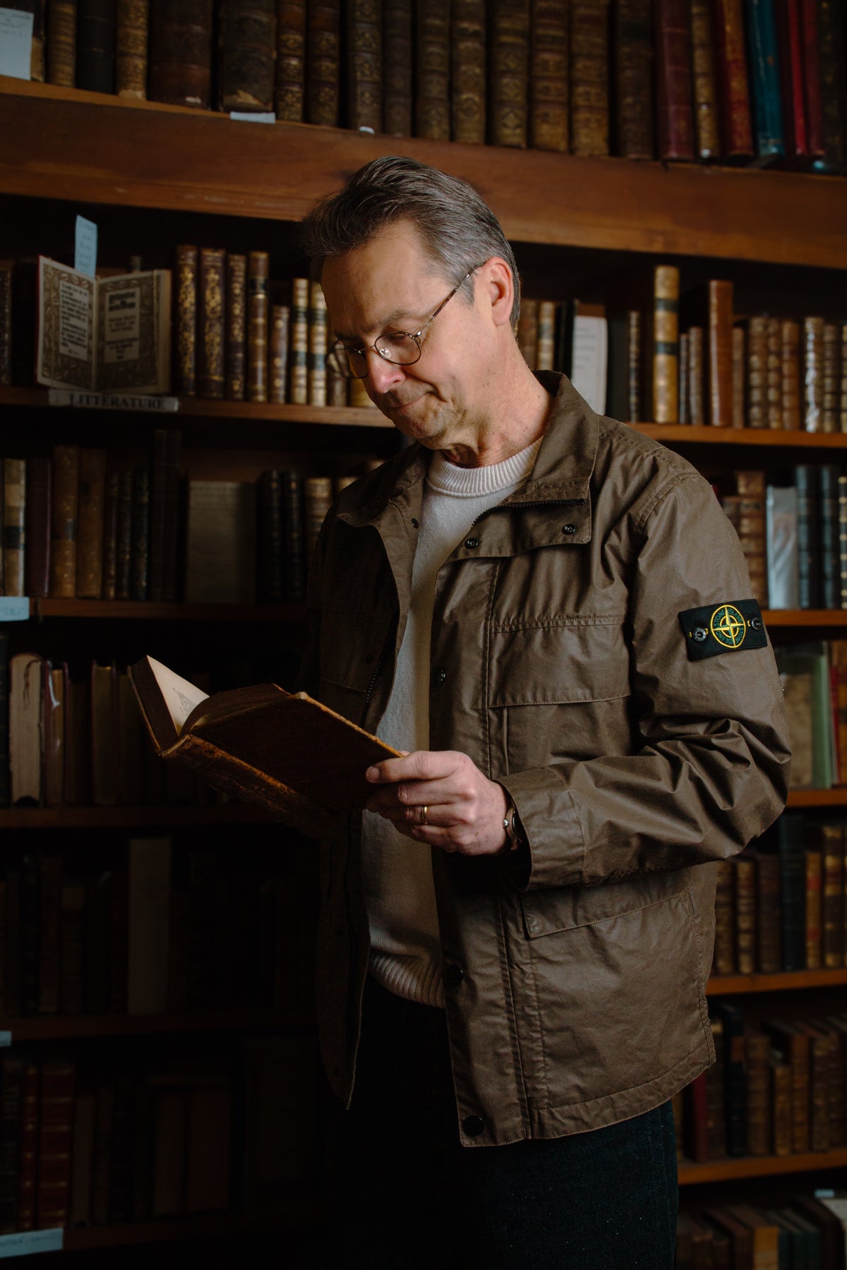 Cette photo prise par purple store a la rochelle mets en lumiere une veste Stone Island en wax et un manifique pull blanc C.P. Company. Ideal pour un look Quiet luxury