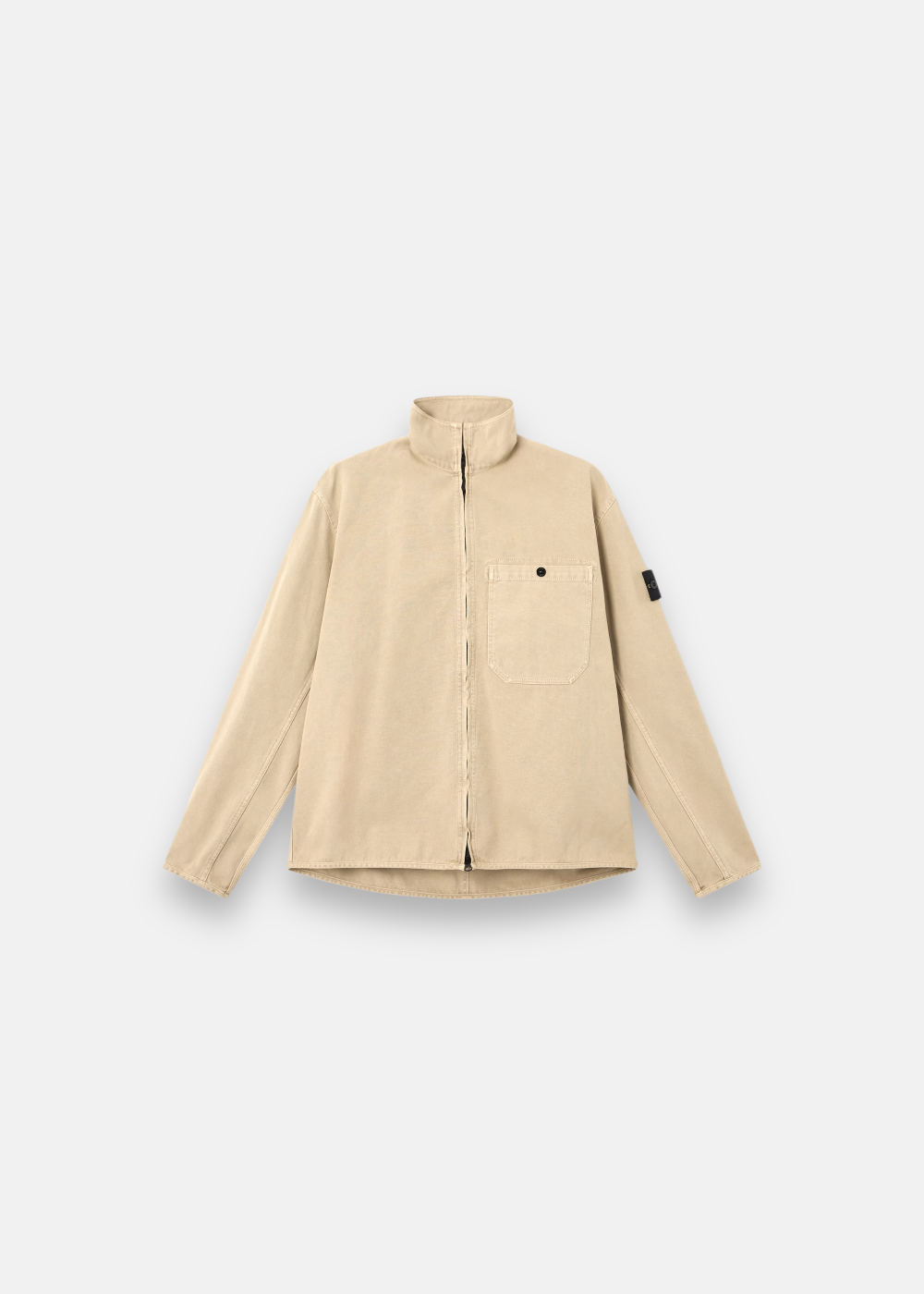 vue de face sur fond blanc de la Surchemise Stone Island en denim old effect coloris beige