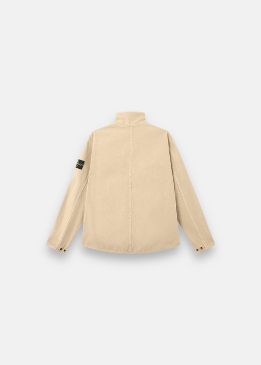 vue arriere sur fond blanc a plat de la Surchemise Stone Island en denim old effect coloris beige