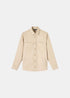 Surchemise beige A.P.C. boutonnée avec deux poches poitrine et deux poches latérales, vue de face.