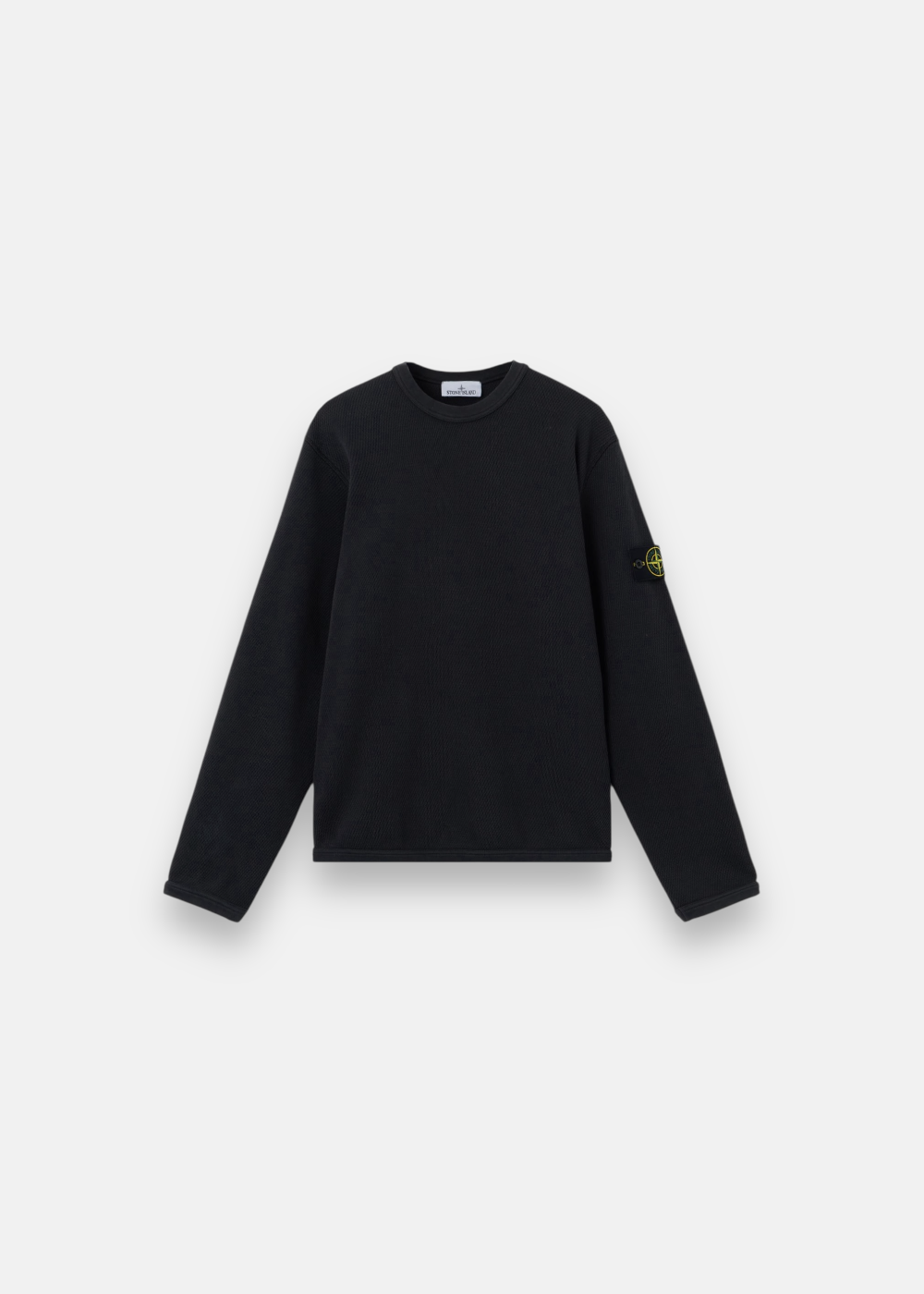 Vue de face sur fond blanc a plat du Pull Stone Island en mesh noir