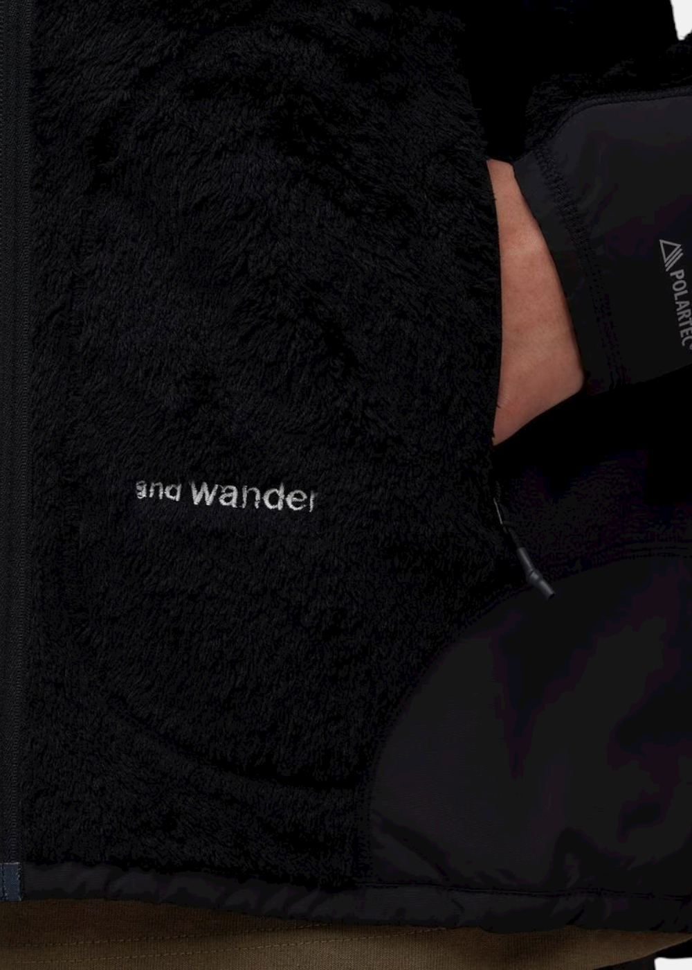 Veste polaire and wander noire - vue de face - details des poches
