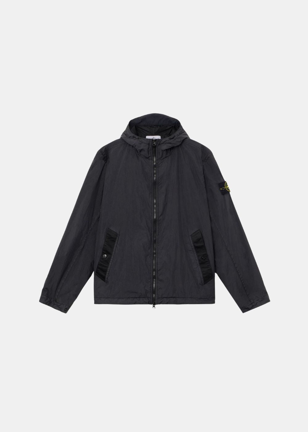 vue de face de la Veste stone island crinkle noir sur fond blanc