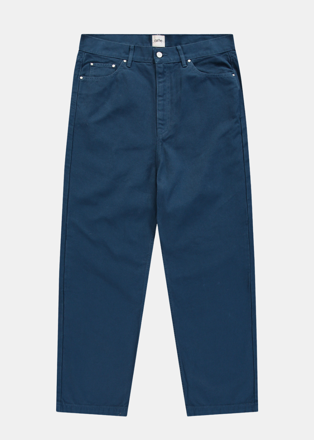 Vue de face du pantalon coupe droite bleu marine Arte-Antwerp avec passants de ceinture et rivets métalliques.