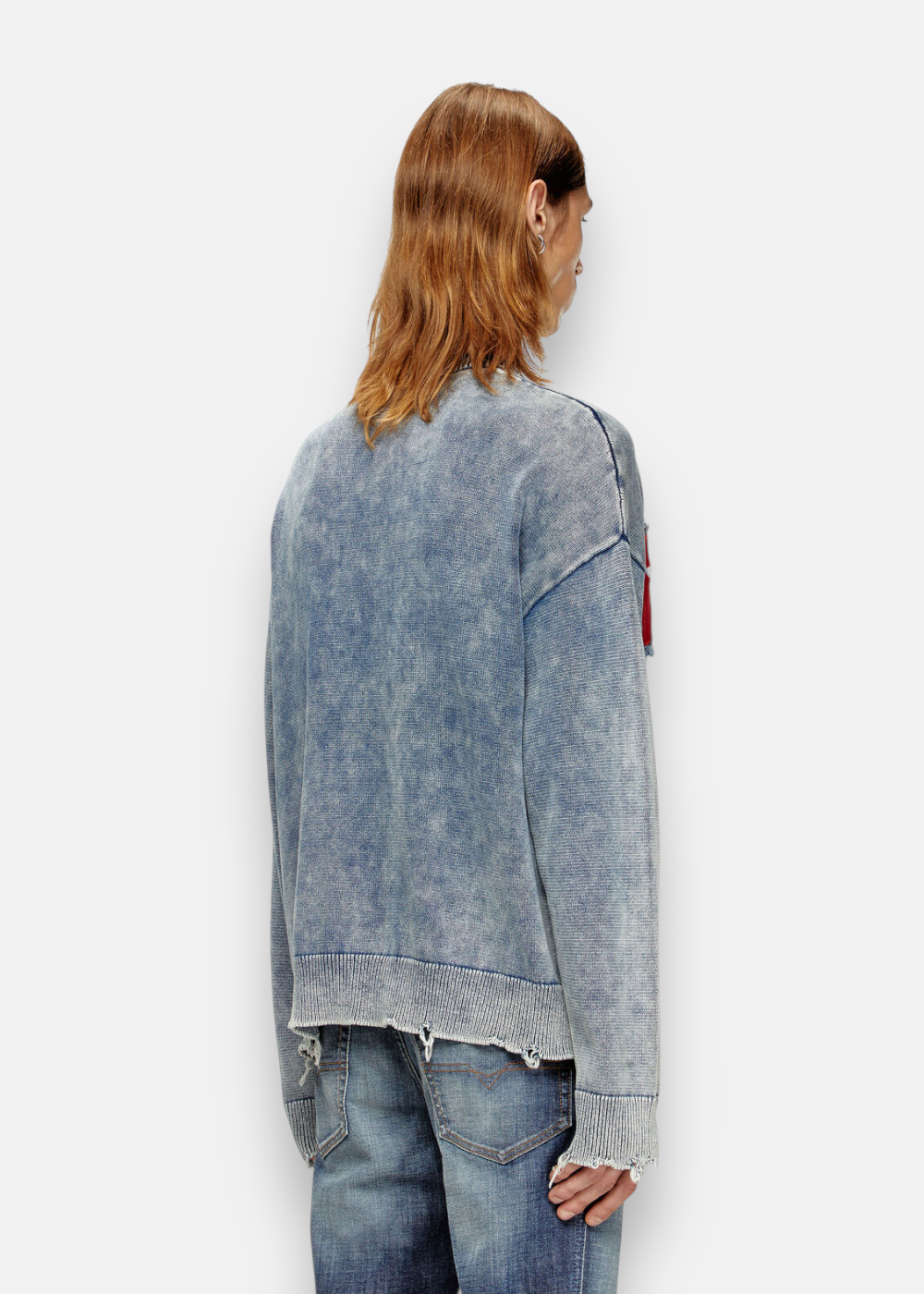 vue de dos du Pull diesel effet denim déstructuré sur un mannequin