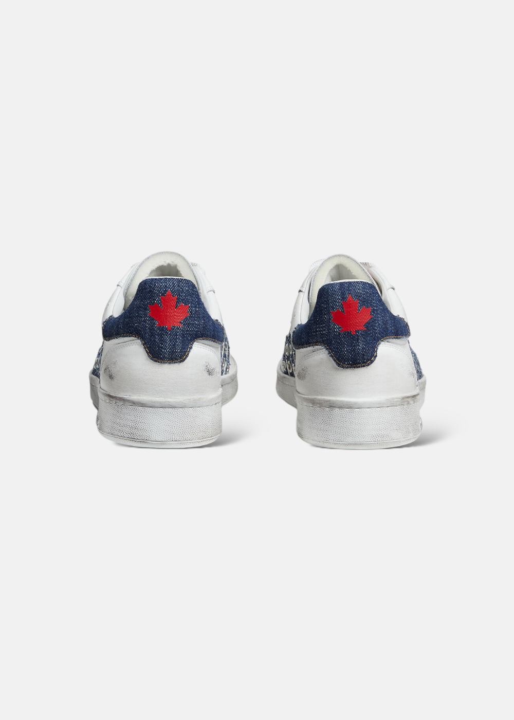 Vue arrière de la paire de baskets Dsquared2 Boxer soulignant les détails en jean et l'aspect vintage de la semelle.