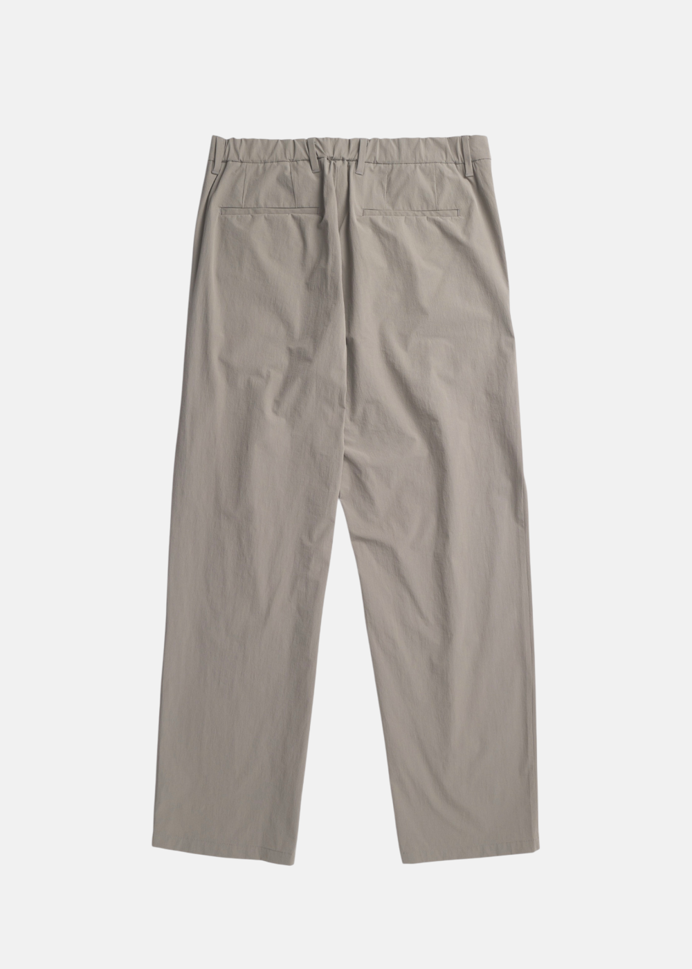 Détail de la coupe ample du pantalon Benn Travel Light Norse Projects – Purple Store