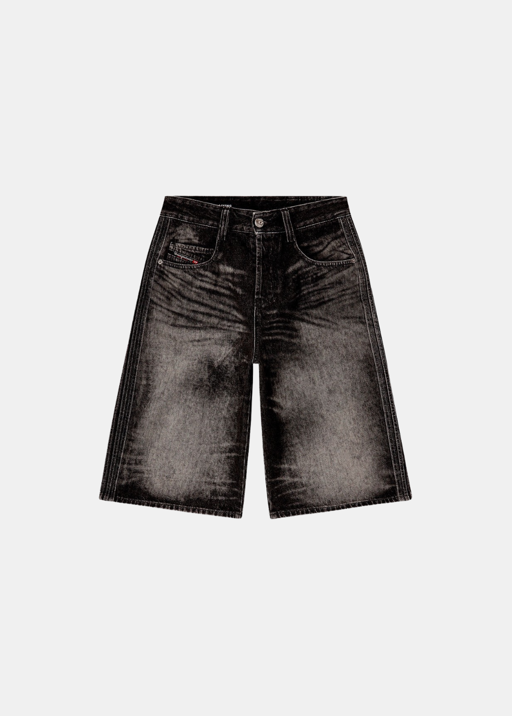 Bermuda long Diesel en denim gris délavé, coupe décontractée et jambe large, vue de face sur fond uni.