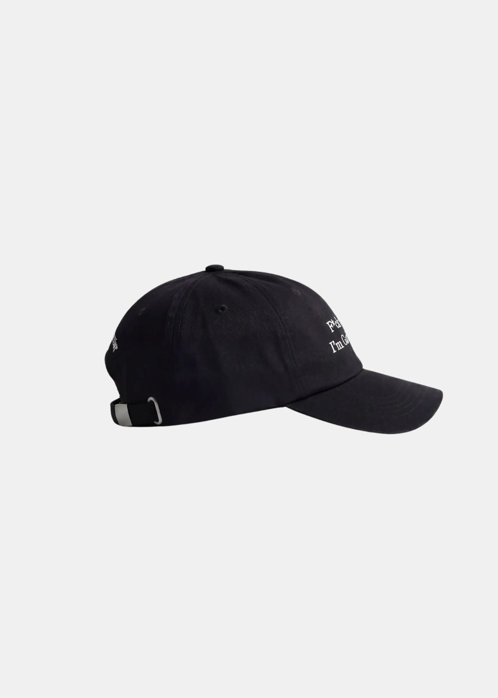 Vue de profil de la casquette noire Bram's Fruit brodée avec lanière de réglage à boucle métallique