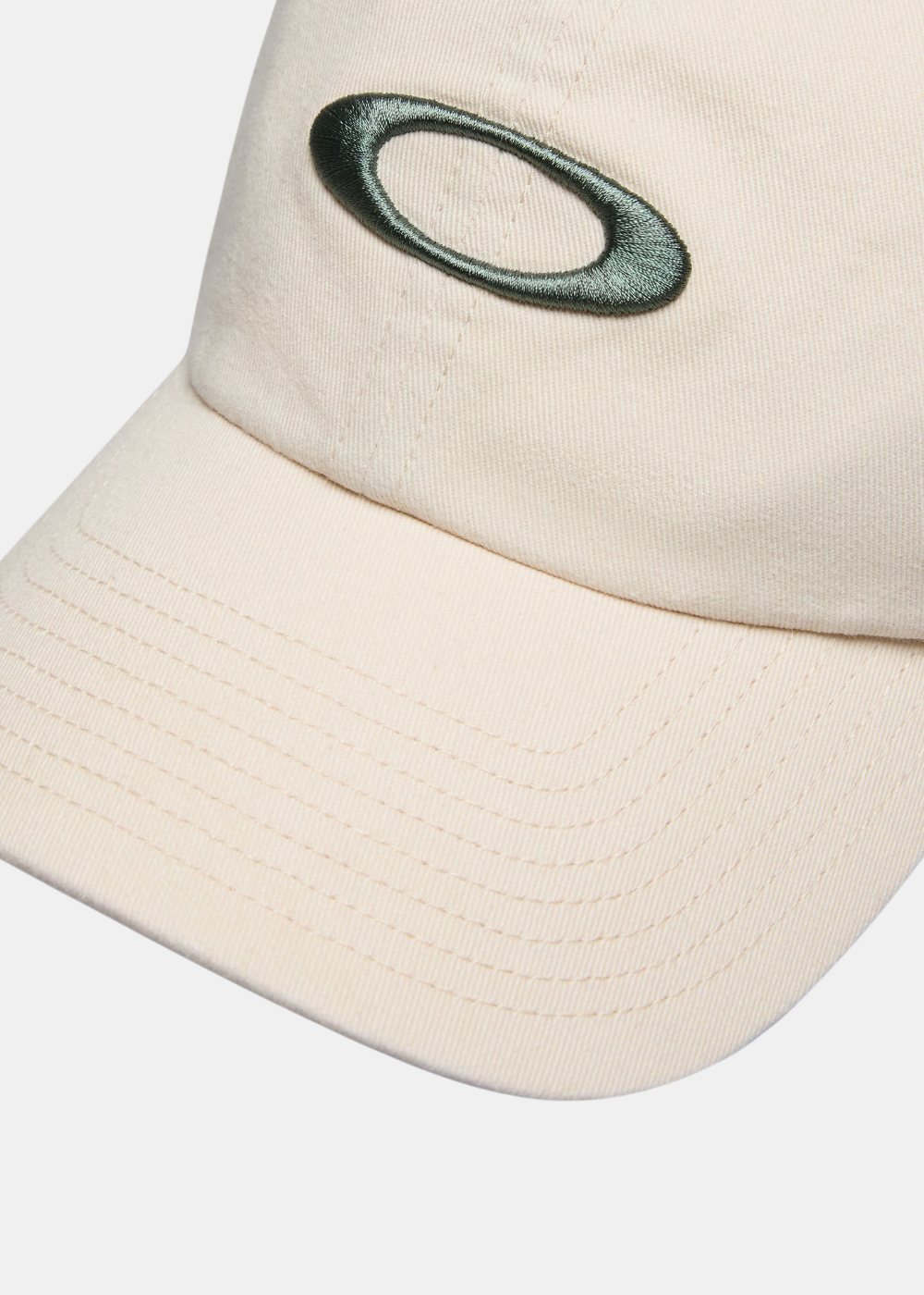 Gros plan sur la broderie du logo Ellipse Oakley vert 