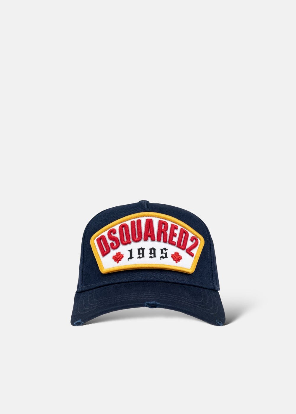 nouvelle casquette dsquared2 avec son patch tag 1995 de coloris bleu marine