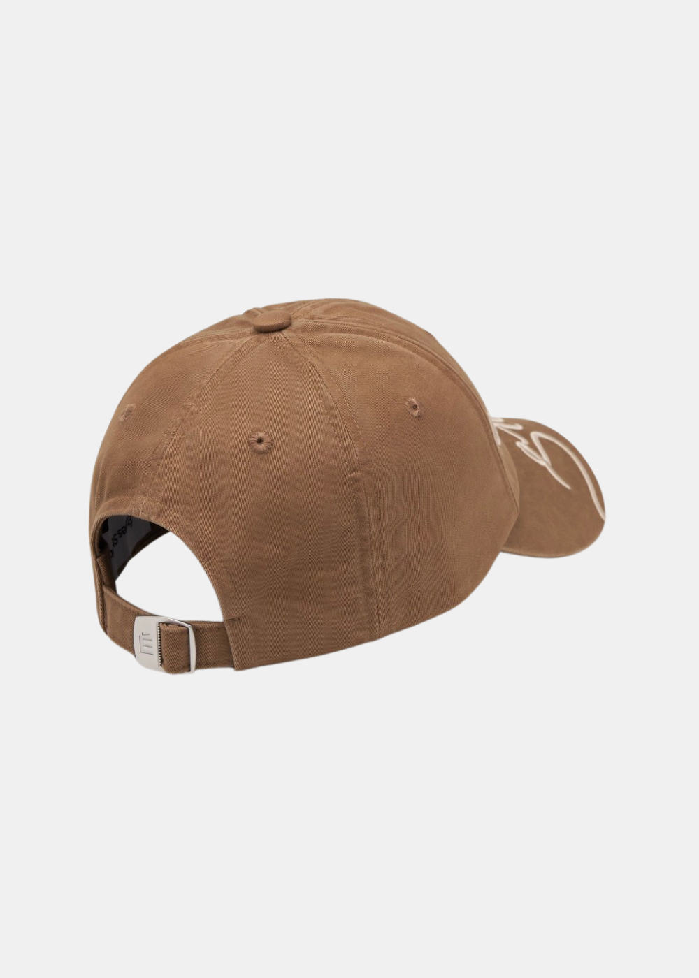 Vue de dos de la casquette Études Studio camel, montrant l'ouverture arrière et le détail de la sangle ajustable