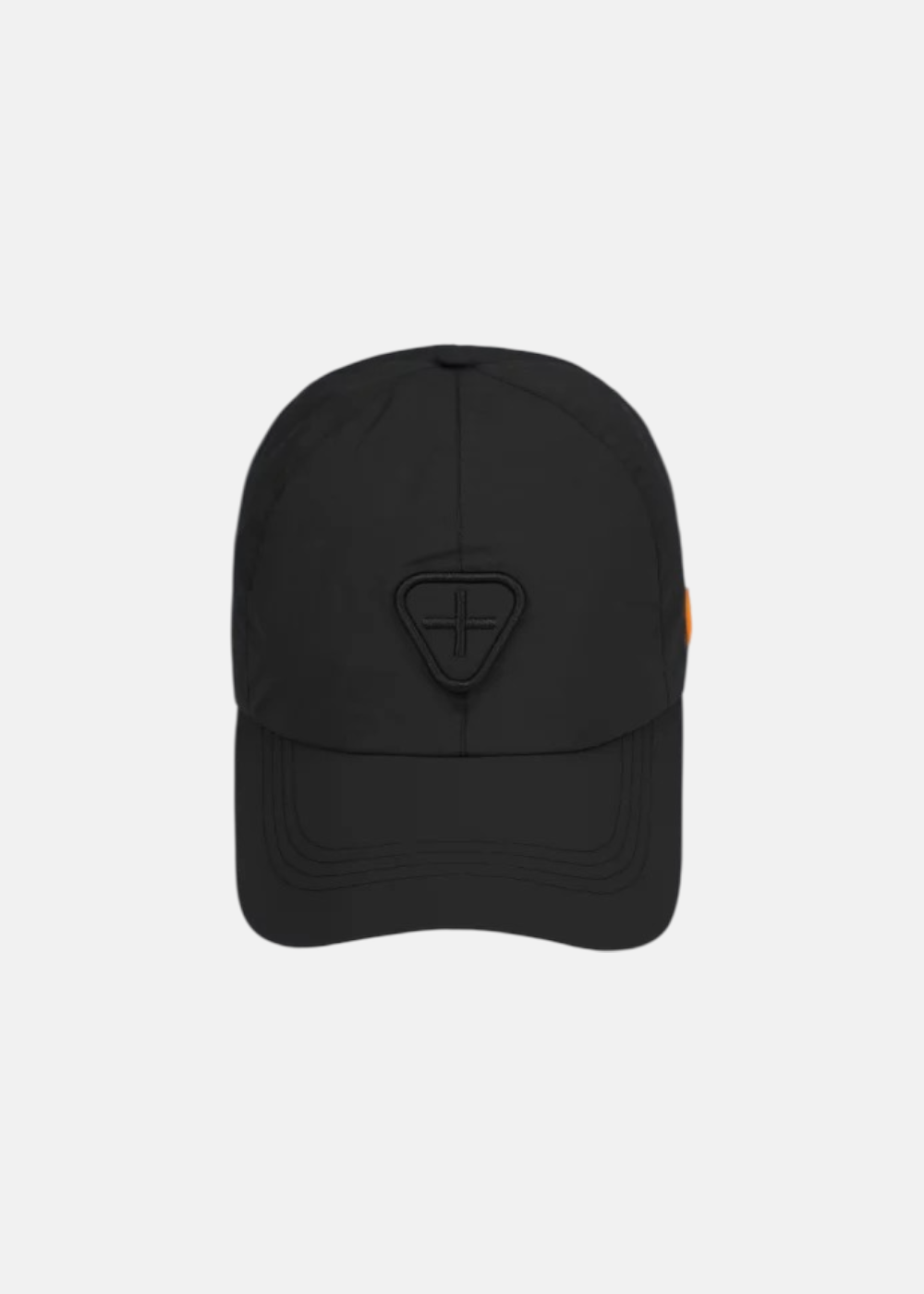 Vue de face de la casquette Gertrude Jaron en nylon noir avec écusson logo triangulaire brodé à l'avant