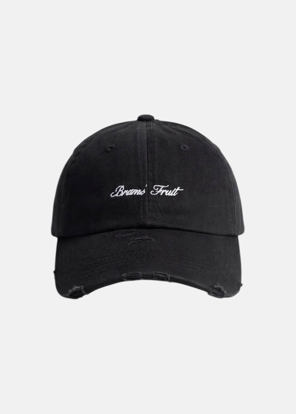 vue de face sur fond blanc de la casquette noire brams fruit logo script 
