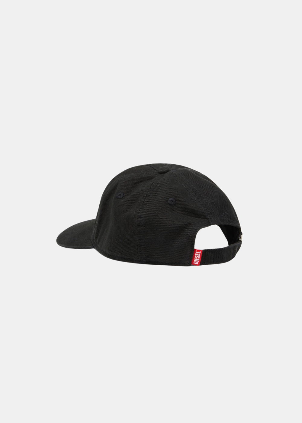 Vue arrière de la casquette noire Diesel montrant la patte de réglage et une petite étiquette rouge à logo blanc
