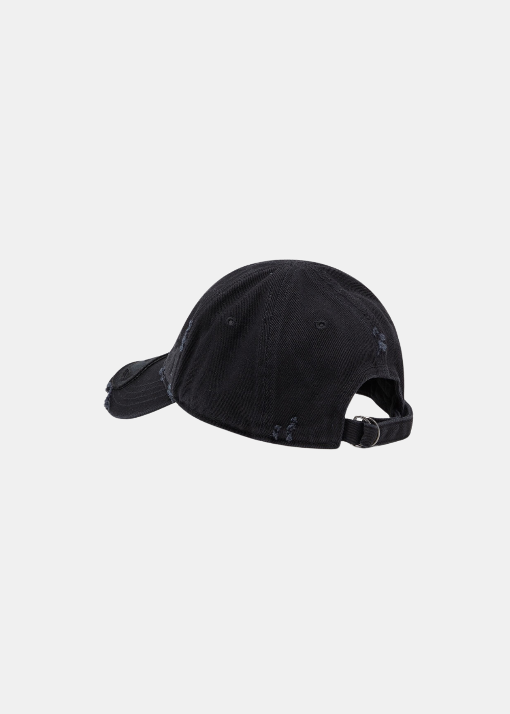 Packshot arrière de la casquette noire Diesel montrant la bride de réglage et les détails de déchirures.