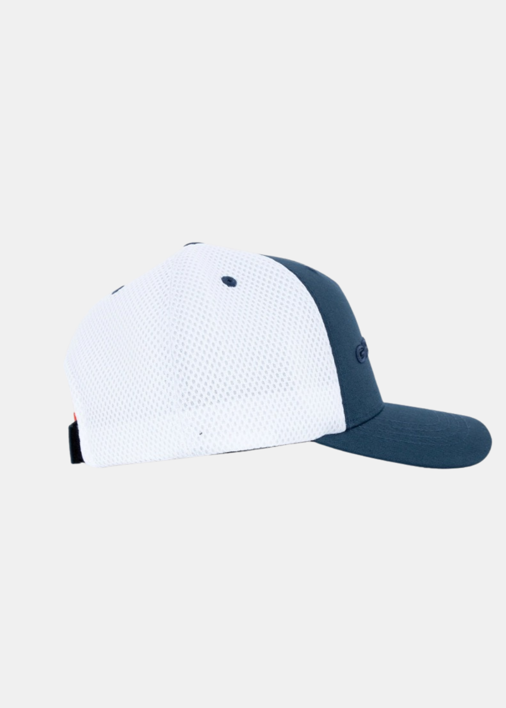 Vue de profil droit de la casquette trucker Gertrude bleu marine avec visière courbée et filet respirant blanc