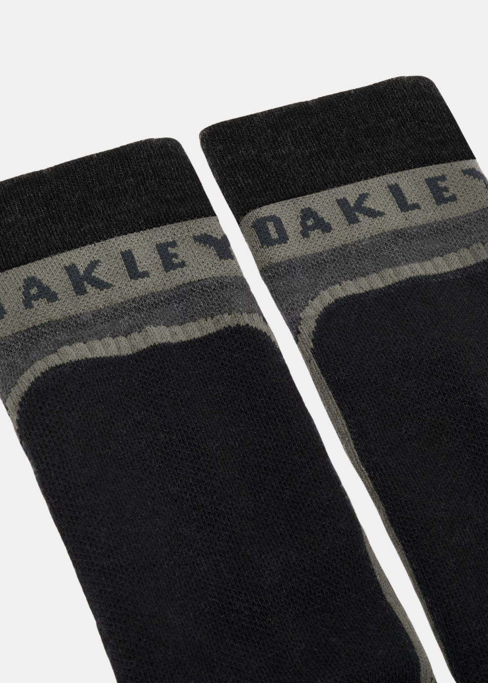 Gros plan sur le haut et le bord-côte avec lettrage Oakley des chaussettes de ski Patrol