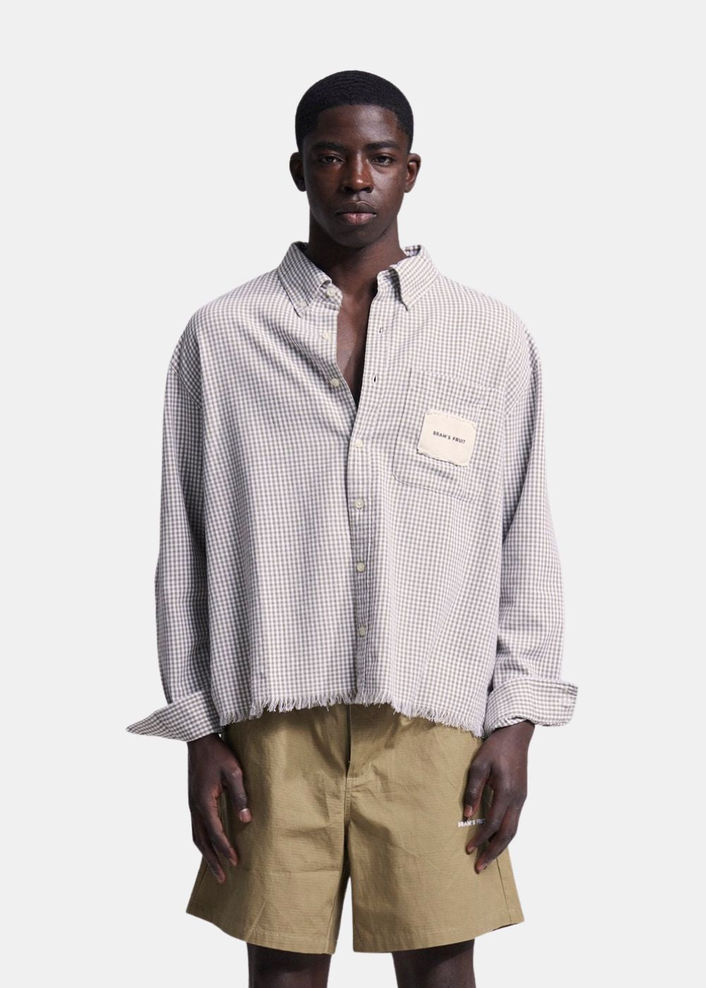 Chemise boutonnée Bram's Fruit à motif vichy olive avec coupe cropped et ourlet effiloché