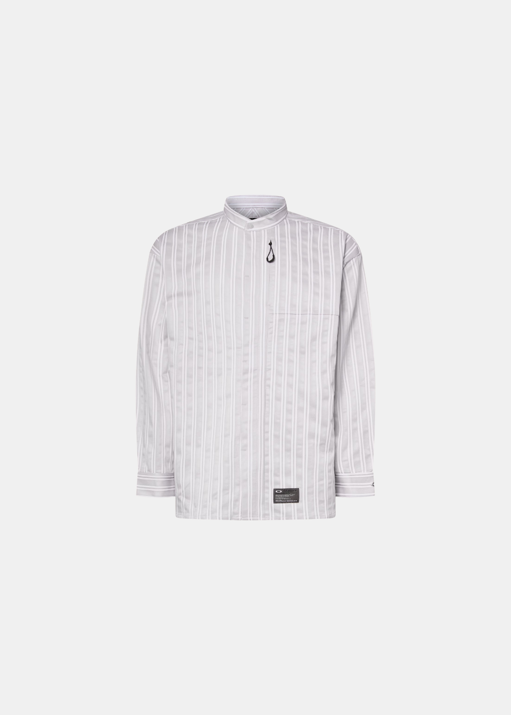Chemise Oakley FGL Fuel Hydrofree DWR blanche à fines rayures grises, col officier, vue de face.