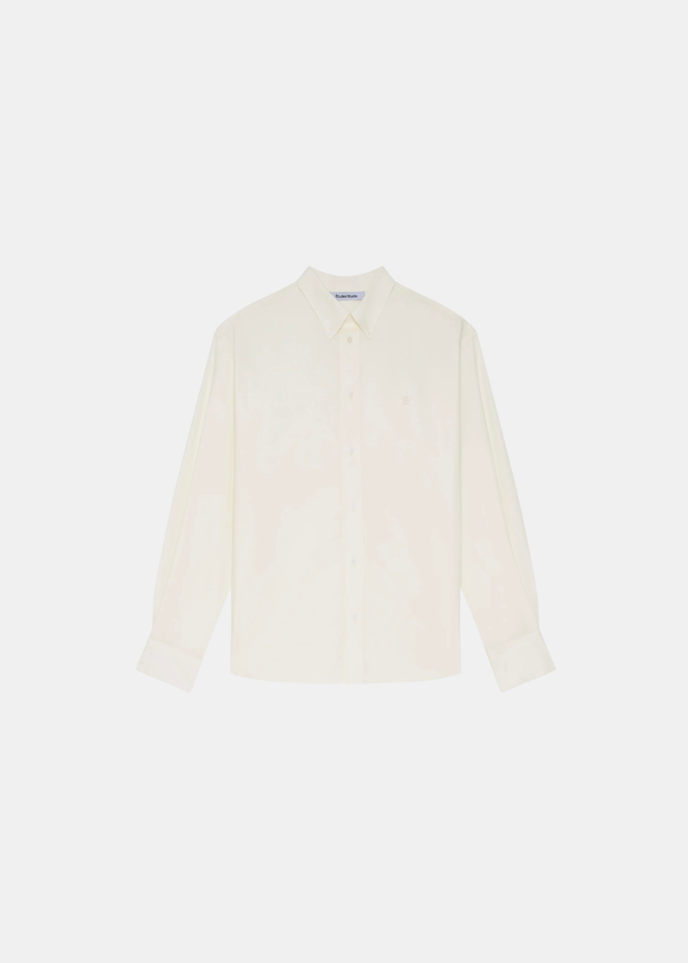 Packshot de face d'une chemise à manches longues Études Studio Relax É en coton couleur blanc cassé