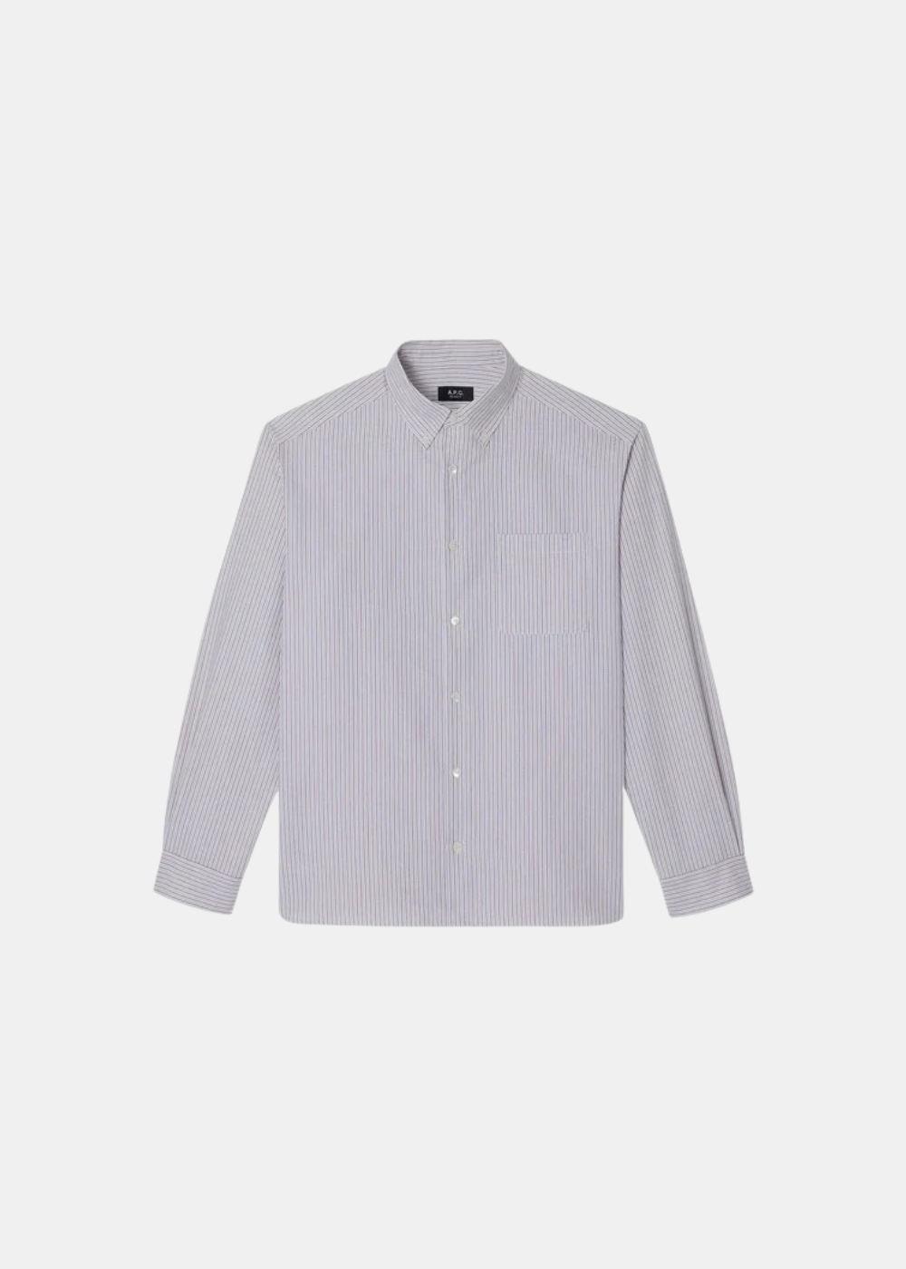 Packshot de face de la chemise A.P.C. à rayures fines avec col boutonné et poche plaquée