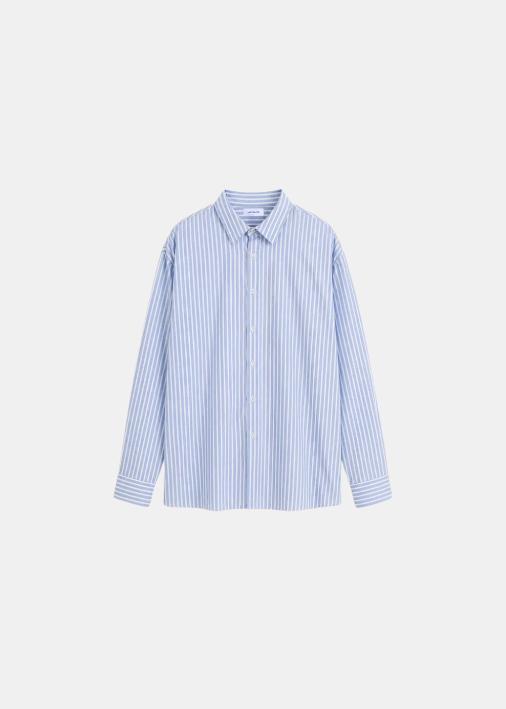 Packshot de face de la chemise à manches courtes rayée bleue et blanche Last Call For