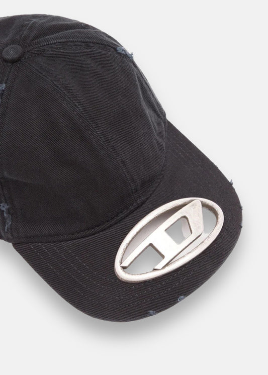 detail de la casquette diesel noire c beast