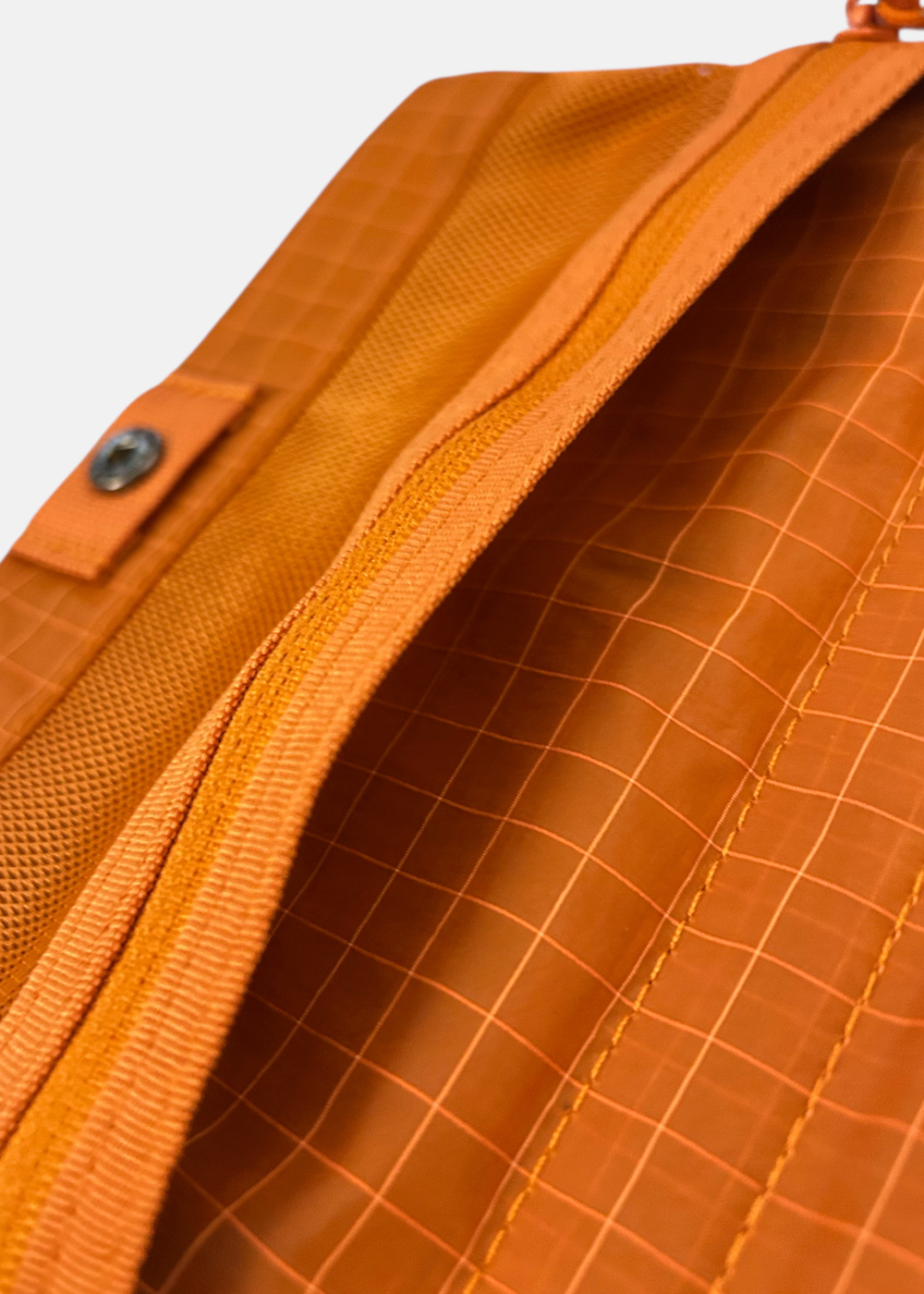 photo et détails des rangements dans la Sacoche topologie phone 90 orange en ripstop